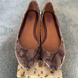 Flats with a Faux snake skin look